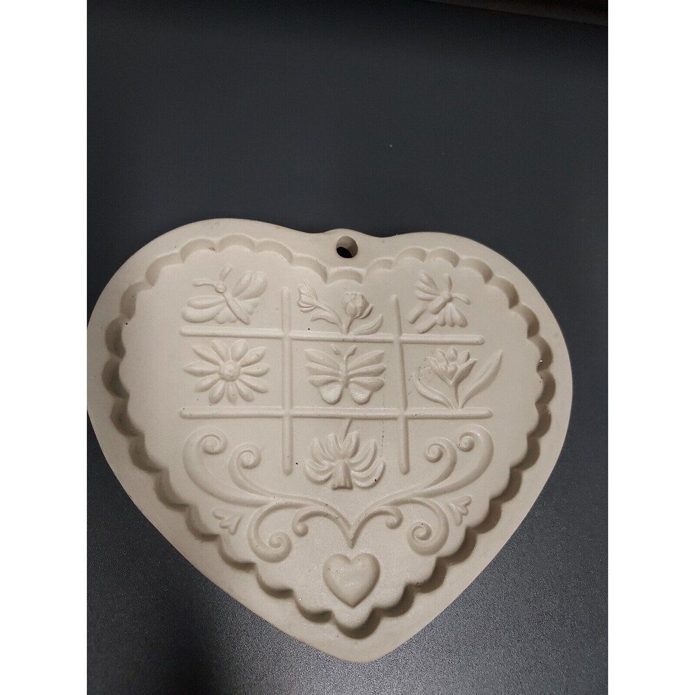 Pampered Chef Clay Cookie Mold Gardens of the Heart  5" X 6" 1996 USA Vintage